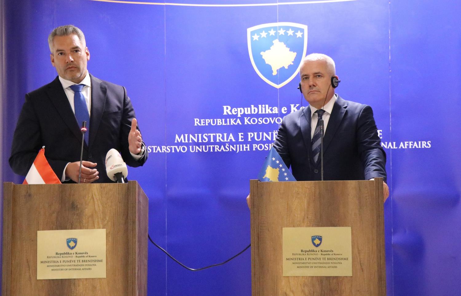 Ministri Sveçla priti në takim ministrin e Brendshëm të Austrisë, Karl Nehammer